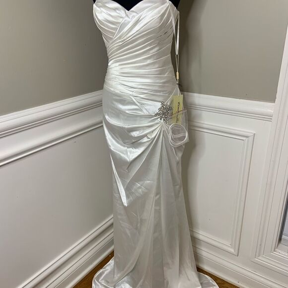 NWT Cinderella Design satin a-line wedding dress size small - Picture 12 of 13